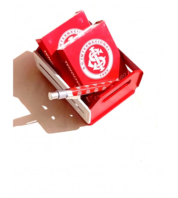 Kit Torcedor do Internacional 01 caixa MDF + 02 Baralhos + 01 caneta Kit Torcedor do Internacional 01 caixa MDF + 02 Baralhos + 01 caneta